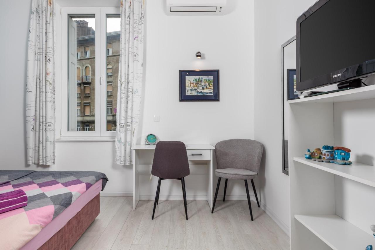 Studio Apartments Fran'S Fiume Esterno foto